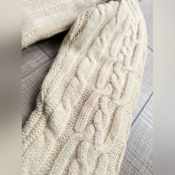 GAP Cable Knit Sweater - Picture 3 of 7
